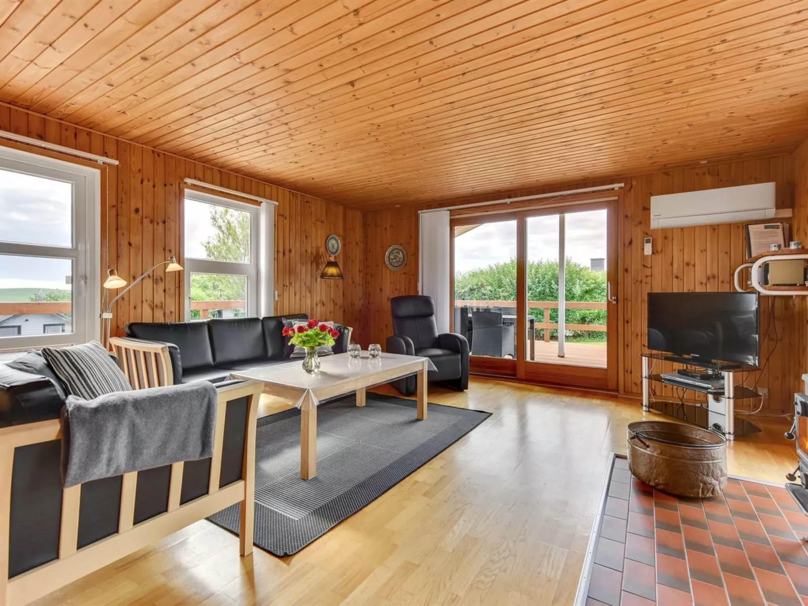 "Ellyn" - 500m from the sea-Binnen