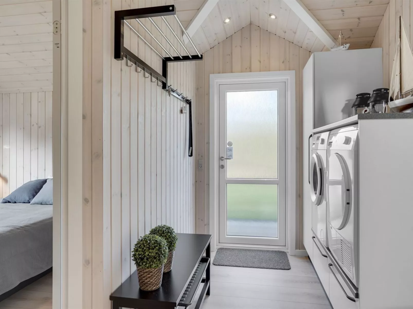 "Swavi" -  from the sea-Binnen