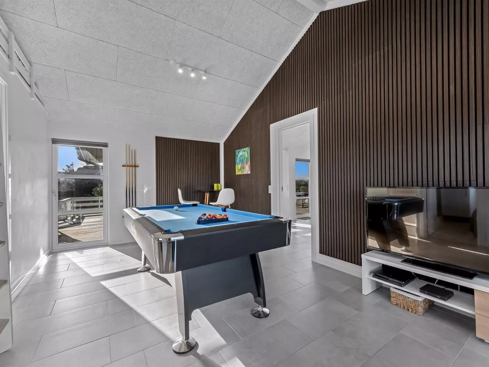 "Niesina" -  from the sea-Binnen