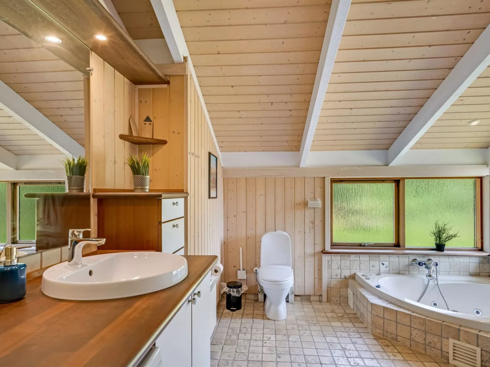 "Paulette" - 450m from the sea-Binnen