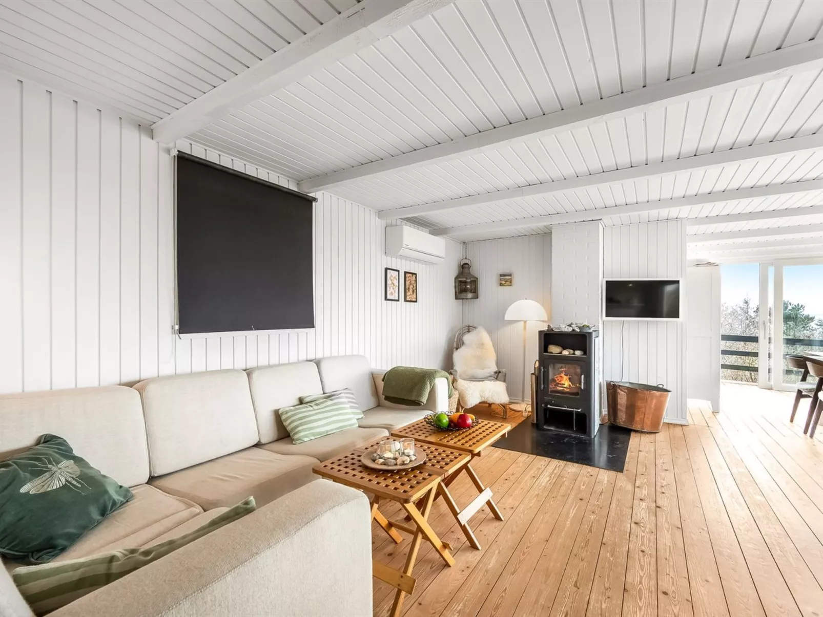 "Heera" - 100m to the fjord-Binnen