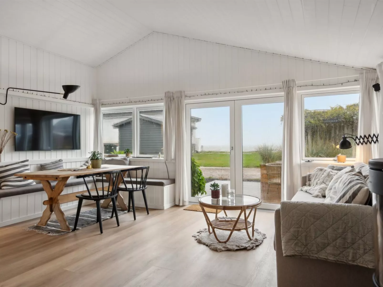 "Pedersen" - 50m from the sea-Binnen