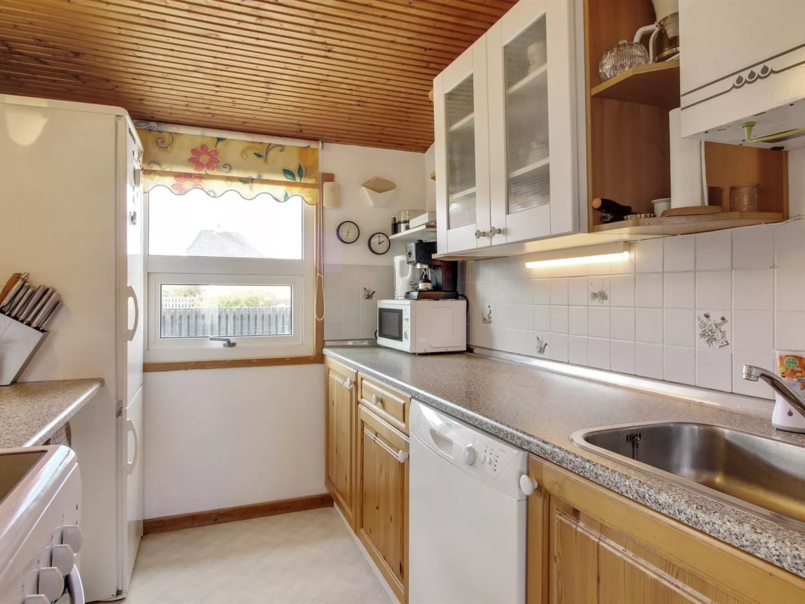 "Bozin" - 200m from the sea-Binnen