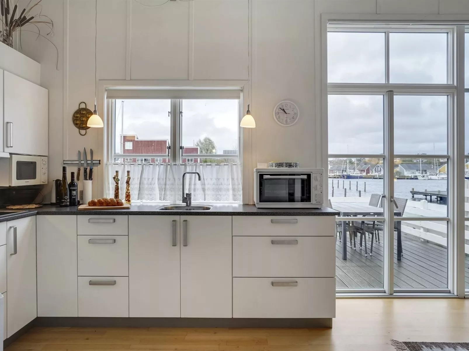 "Milo" - 5m from the sea-Binnen