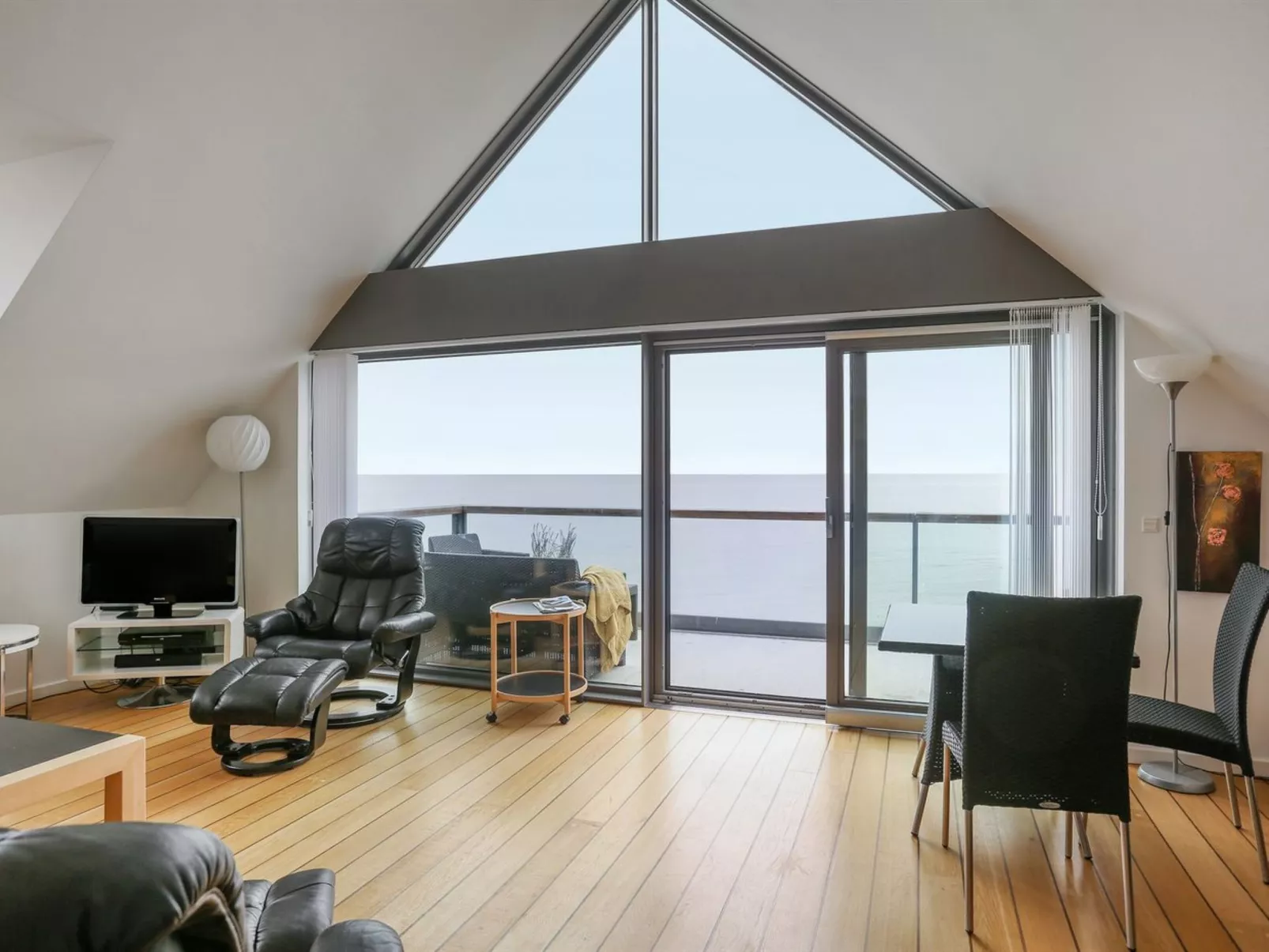 "Femme" - 15m from the sea-Binnen