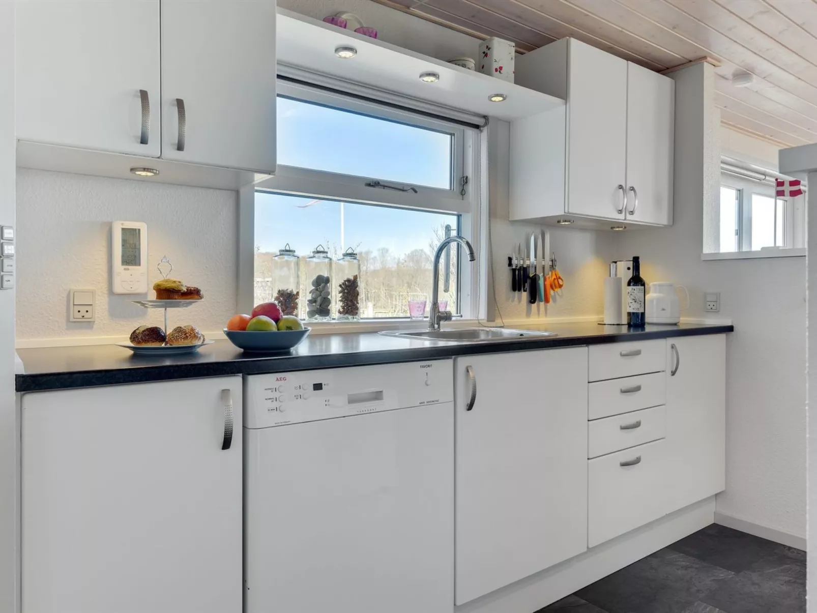 "Haraldina" - 350m to the fjord-Binnen