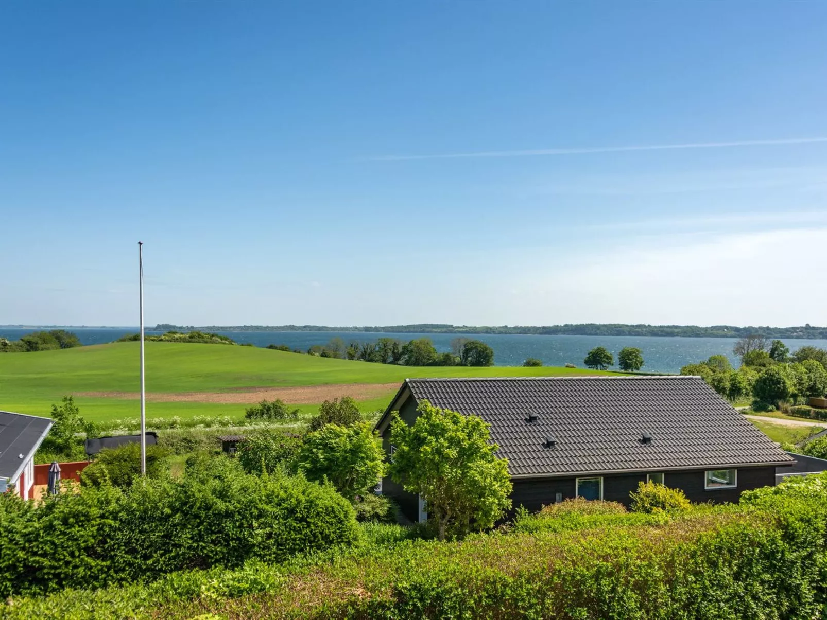 "Axeln" - 300m to the fjord-Buiten