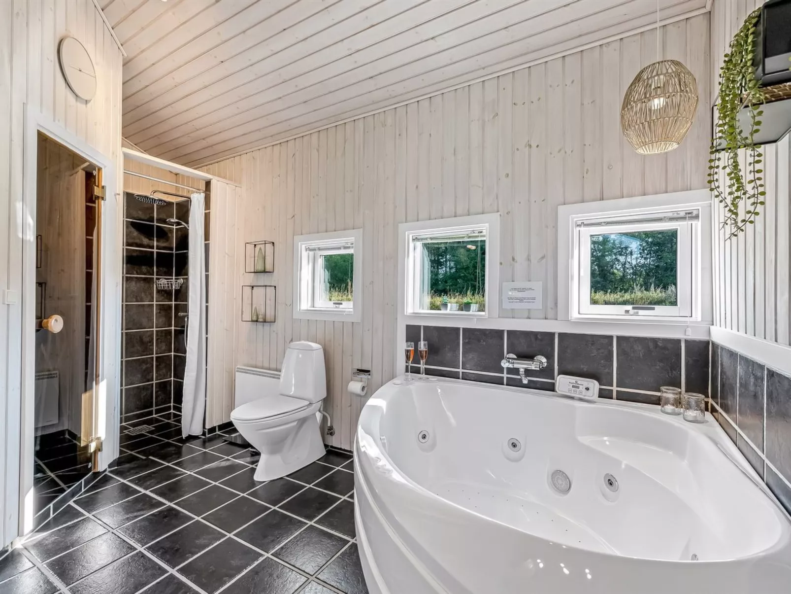 "Sviðandi" - 1.5km from the sea-Binnen