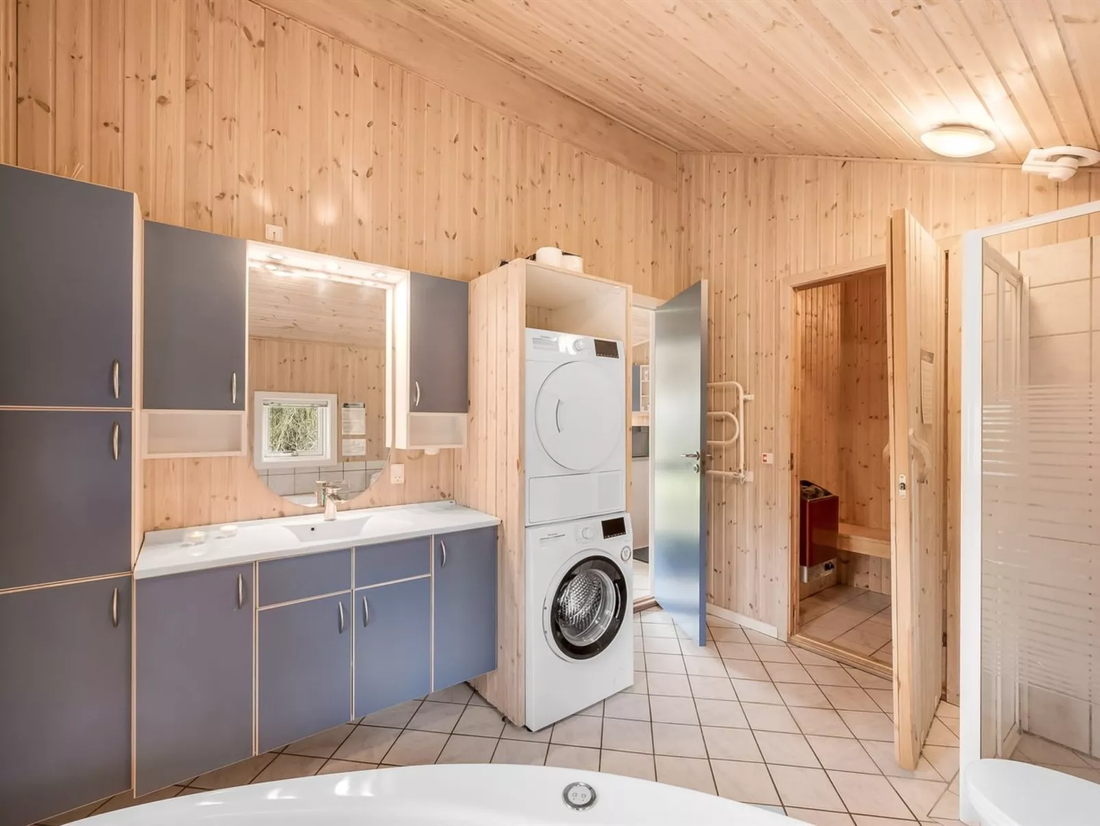 "Sesto" - 300m to the fjord-Binnen