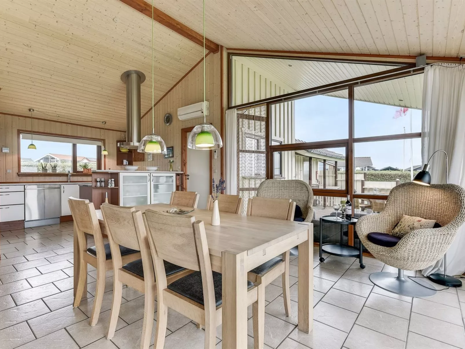 "Mervi" - 300m to the fjord-Binnen