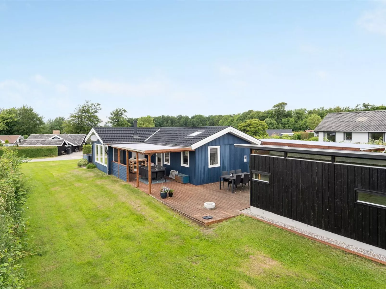 "Roar" - 500m from the sea-Buiten