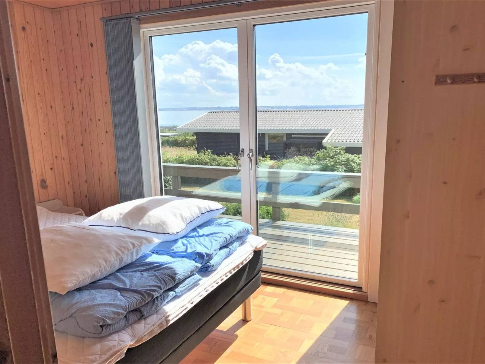 "Miriam" - 300m from the sea-Binnen