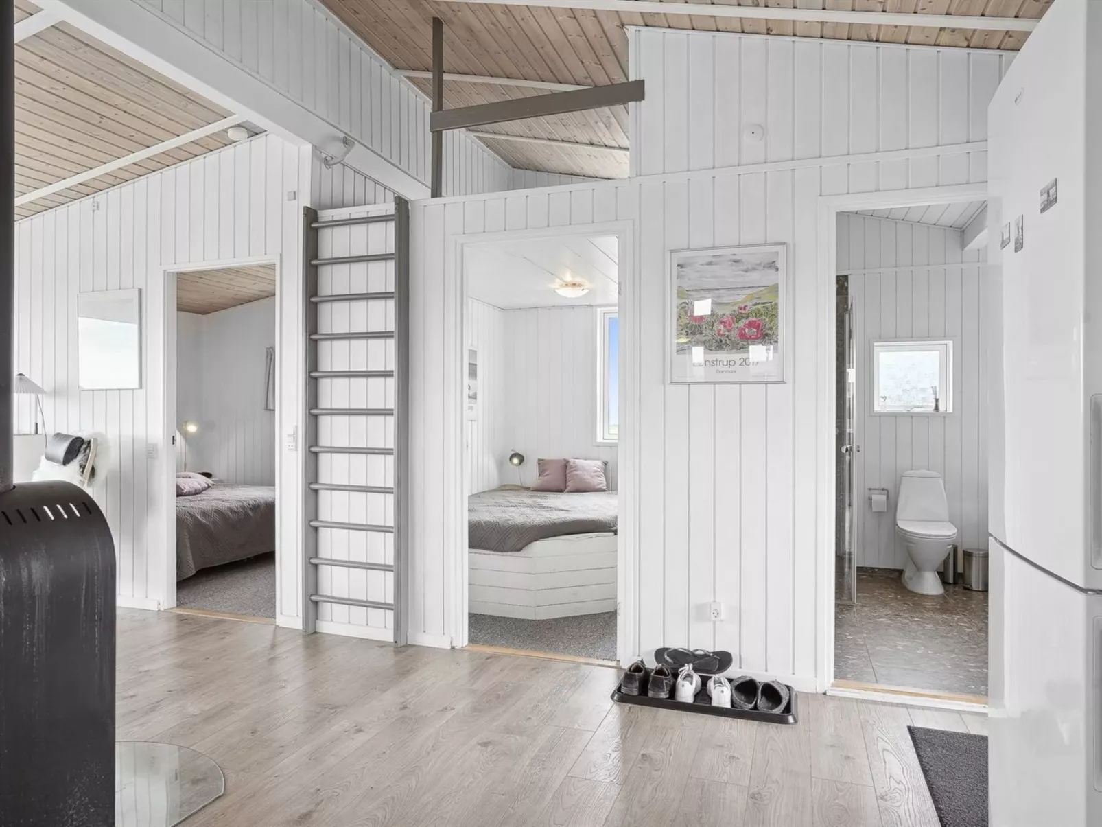 "Dyri" - 75m from the sea-Binnen