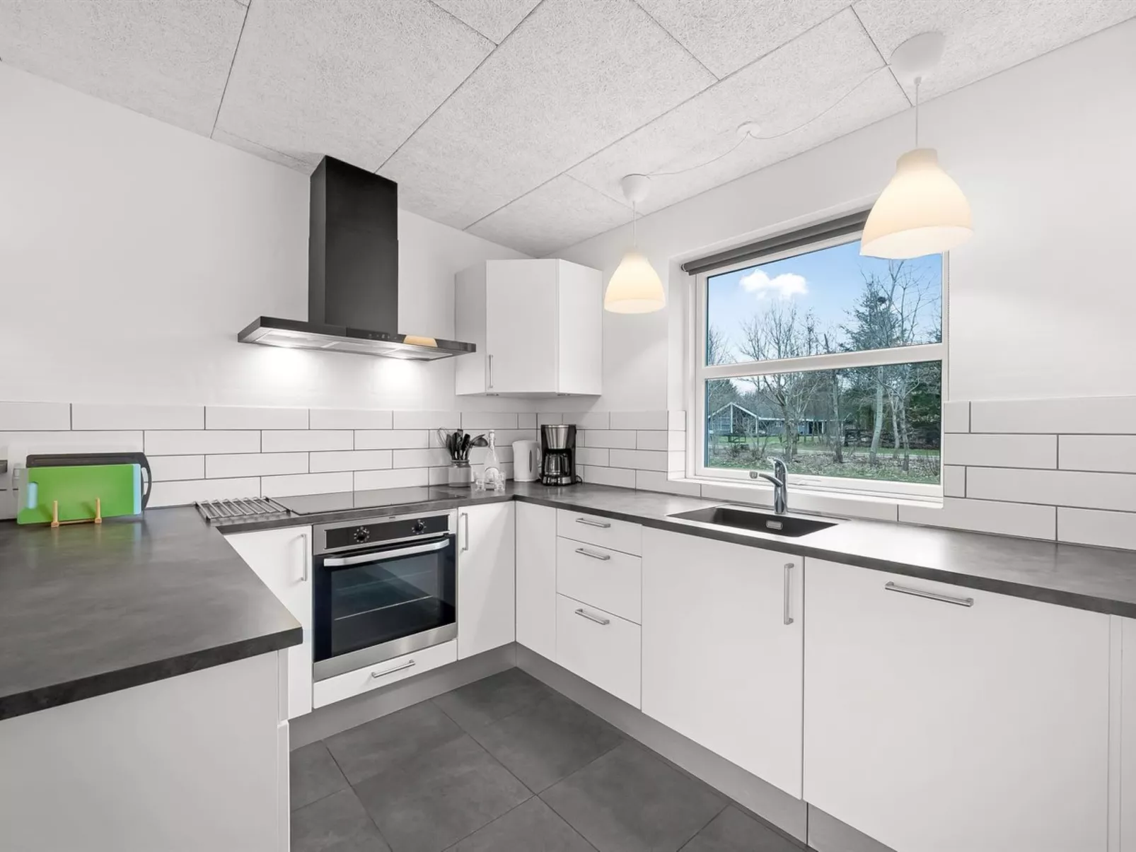 "Jarven" - 500m to the fjord-Binnen