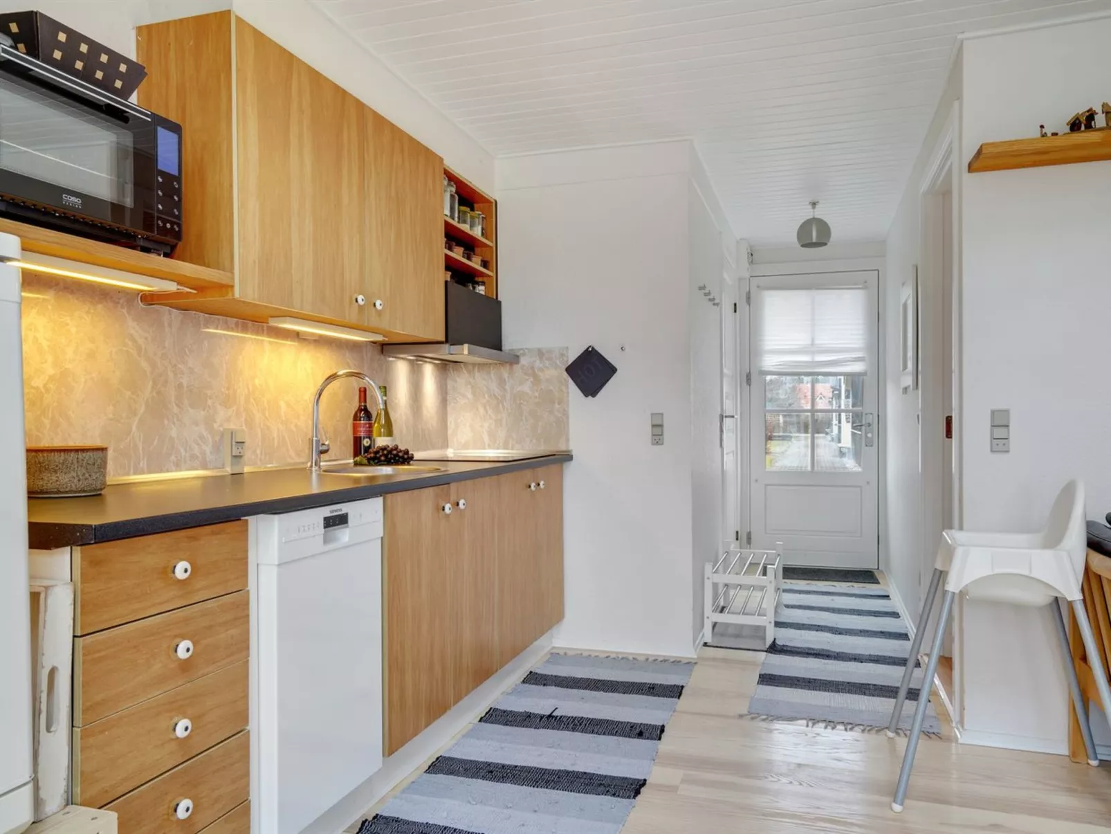 "Tofan" - 100m to the fjord-Binnen