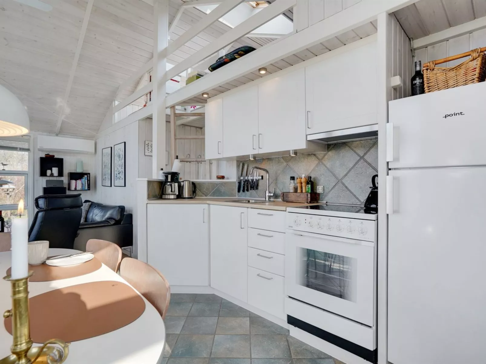 "Yara" - 1km to the fjord-Binnen