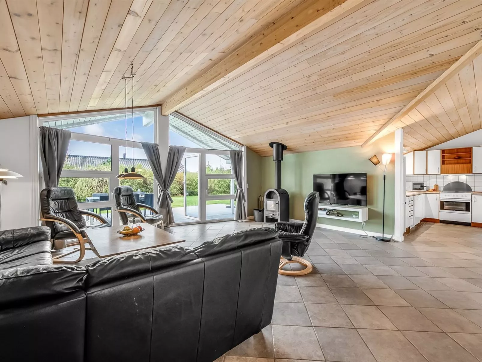 "Ingbritt" - 700m to the fjord-Binnen