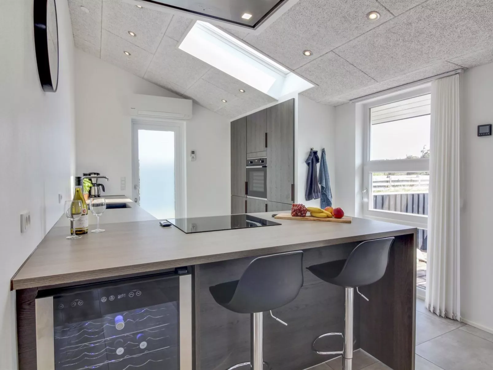 "Hroswitha" - 100m from the sea-Binnen