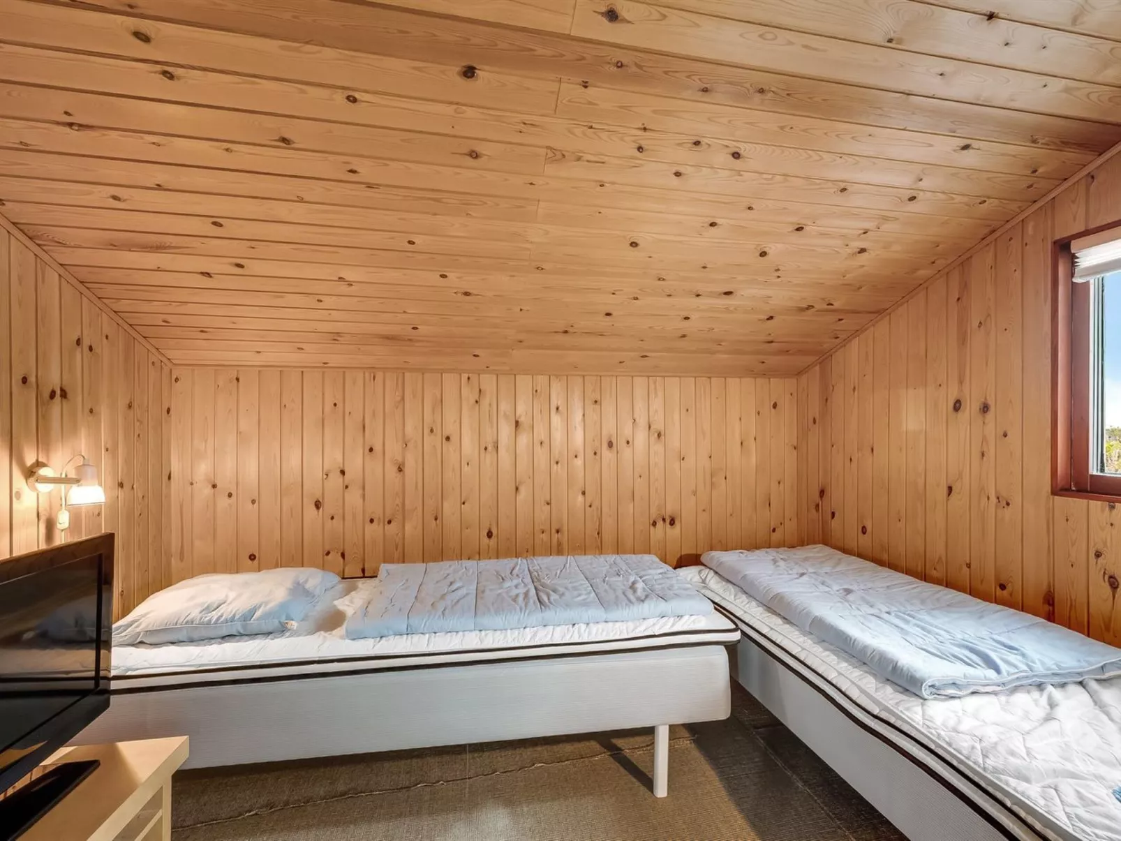 "Tanea" - 700m to the fjord-Binnen