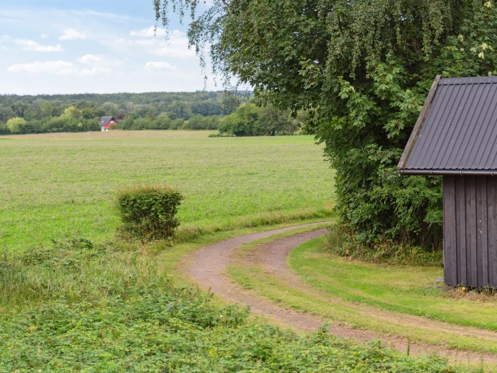 "Thana" - 8km from the sea-Buiten