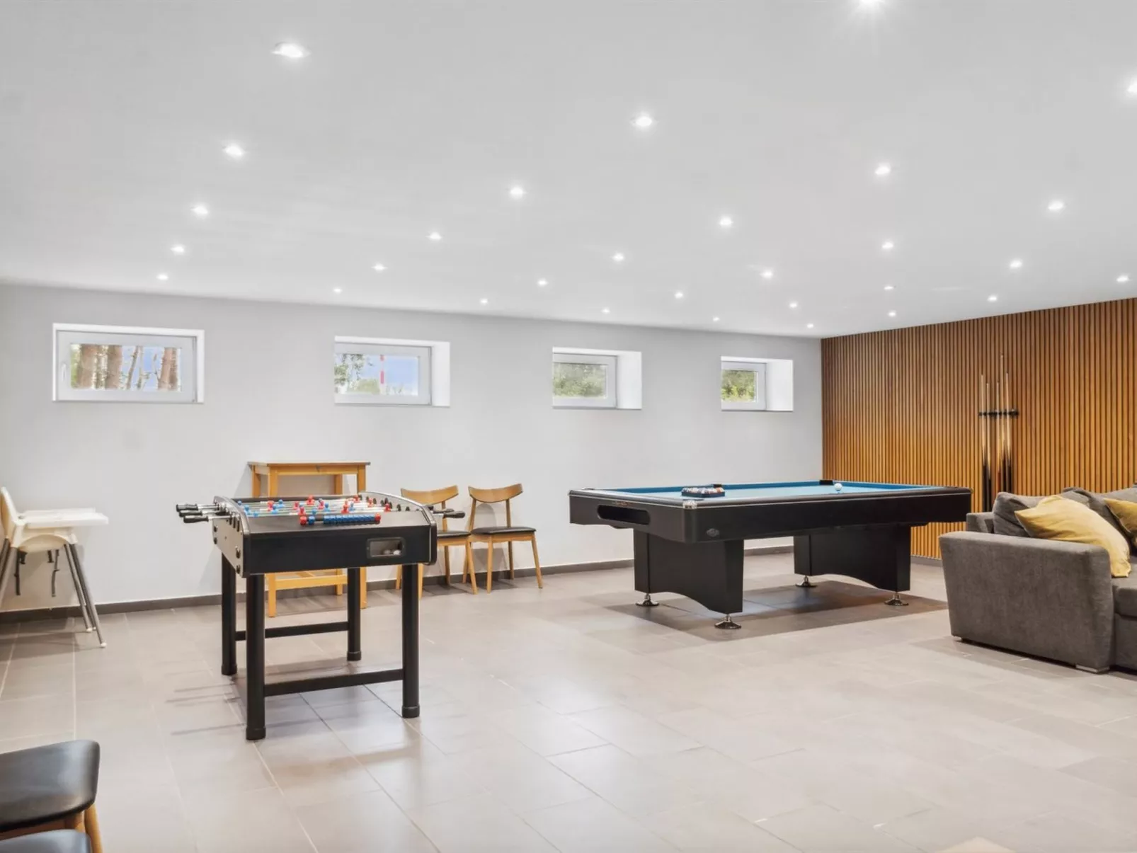 "Bjarka" - 700m from the sea-Binnen