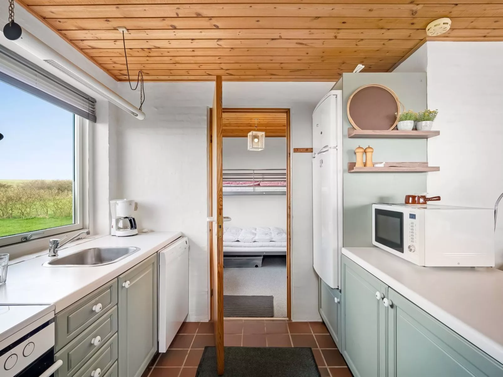 "Kirsa" - 200m to the fjord-Binnen