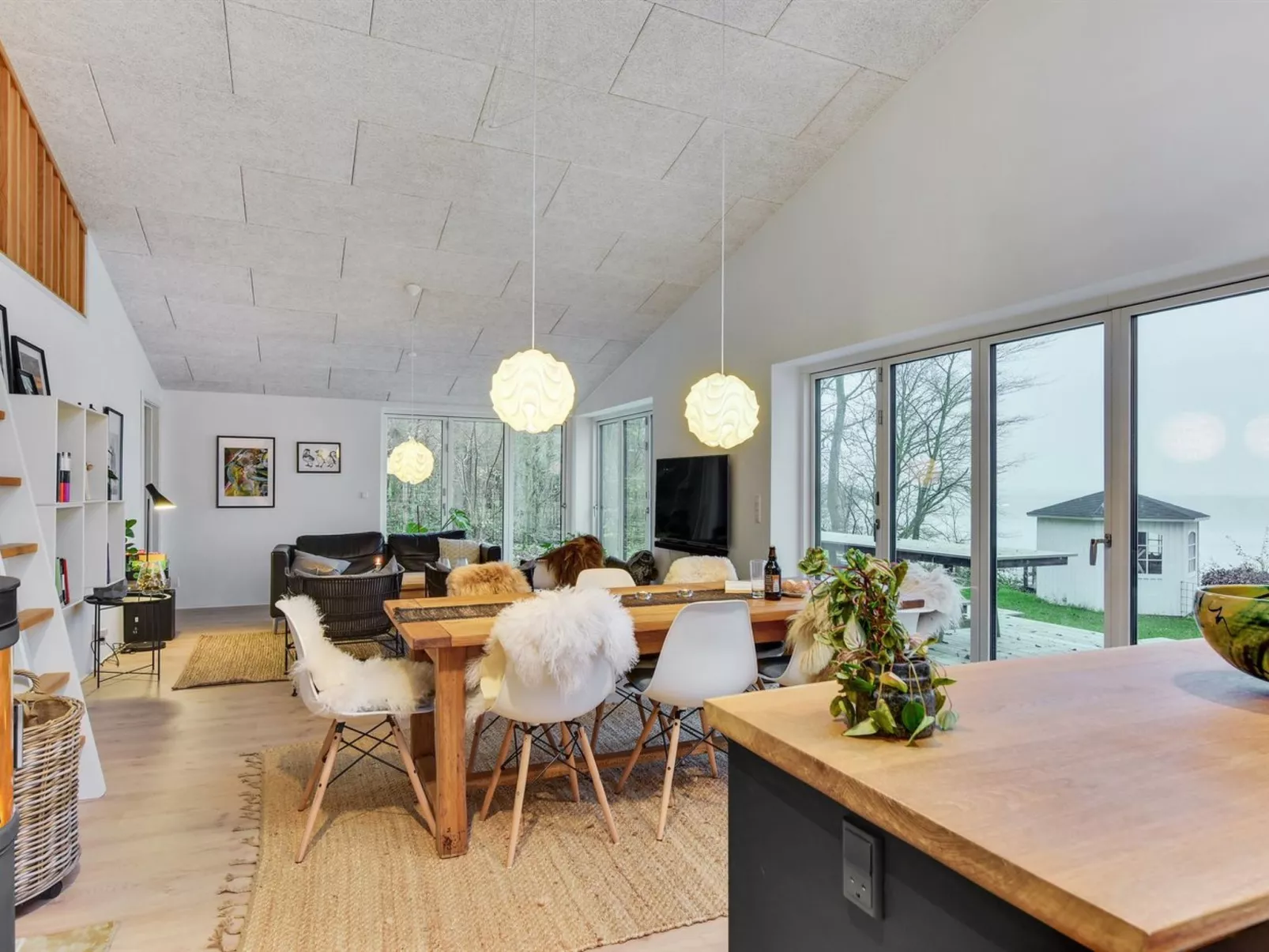 "Lika" - 25m to the fjord-Binnen