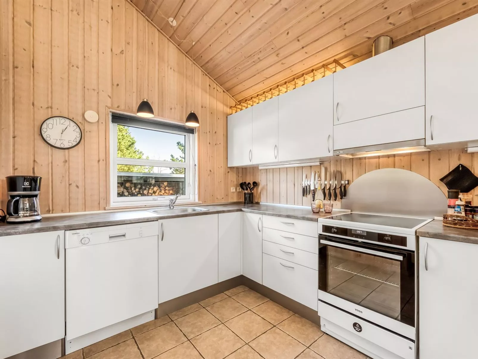 "Rekke" - 300m to the fjord-Binnen