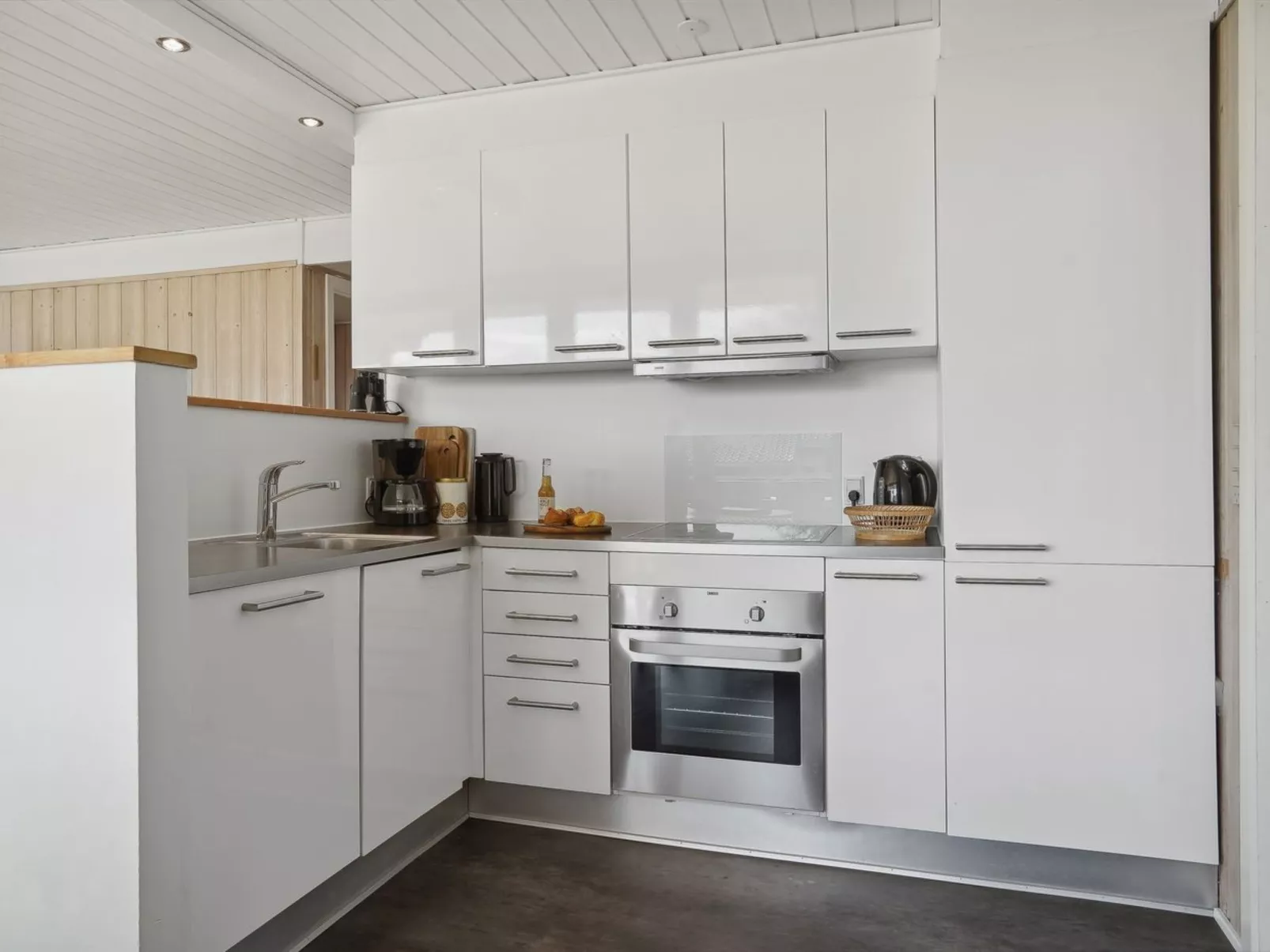 "Arnetta" - 150m from the sea-Binnen