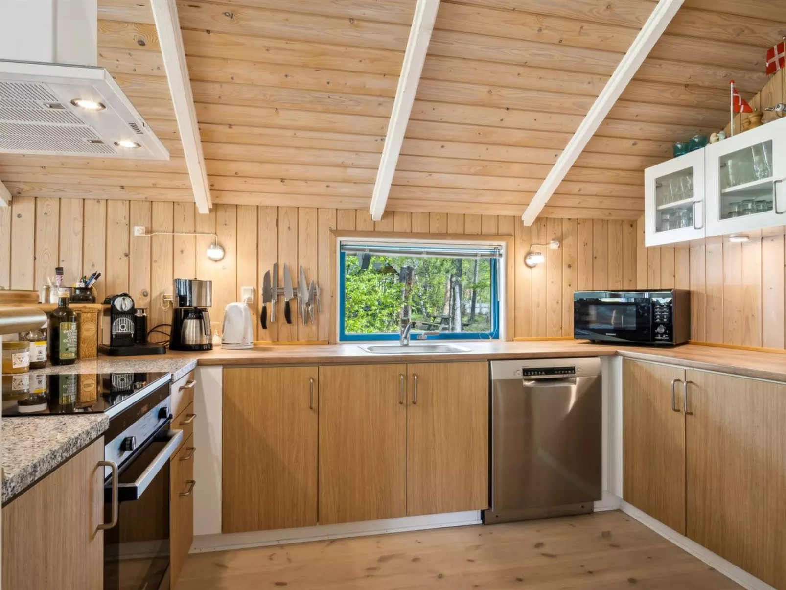 "Nonni" - 150m from the sea-Binnen