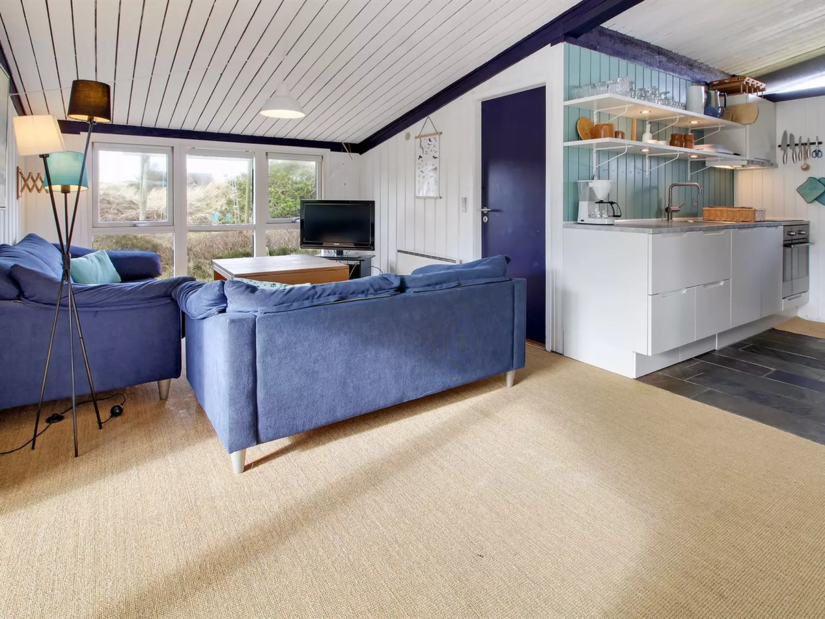 "Scarlett" - 300m from the sea-Binnen