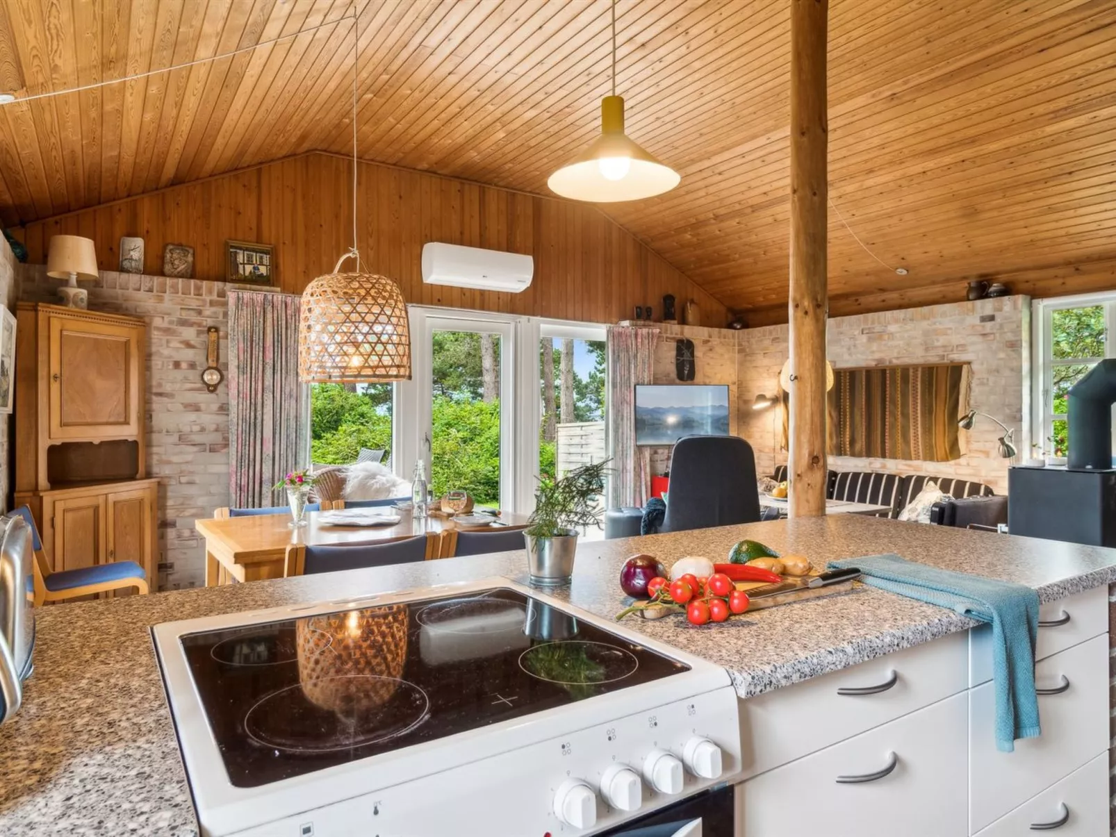 "Uschi" - 86m from the sea-Binnen