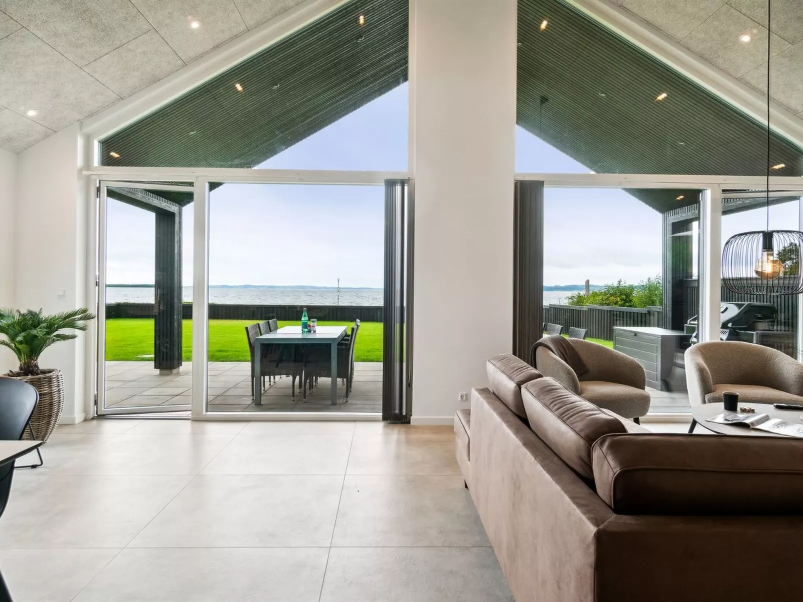 "Straale" - 50m from the sea-Binnen