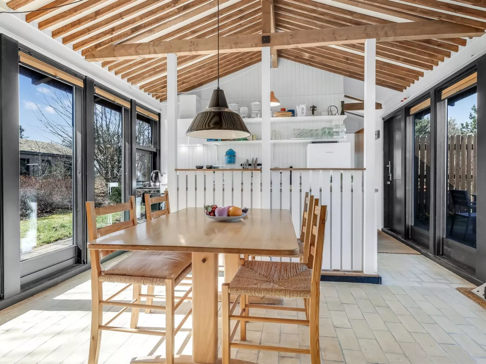 "Amarie" - 1km from the sea-Binnen