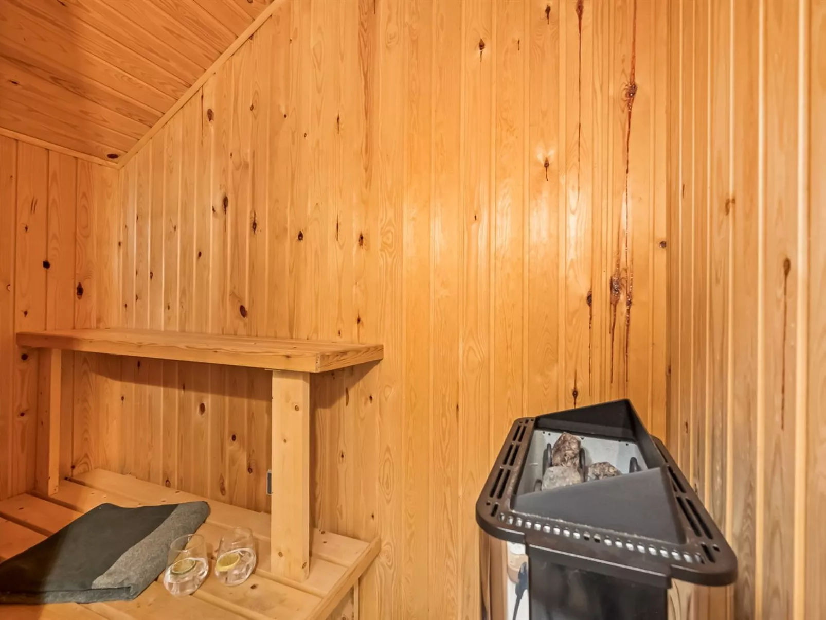 "Emppu" - 250m from the sea-Binnen