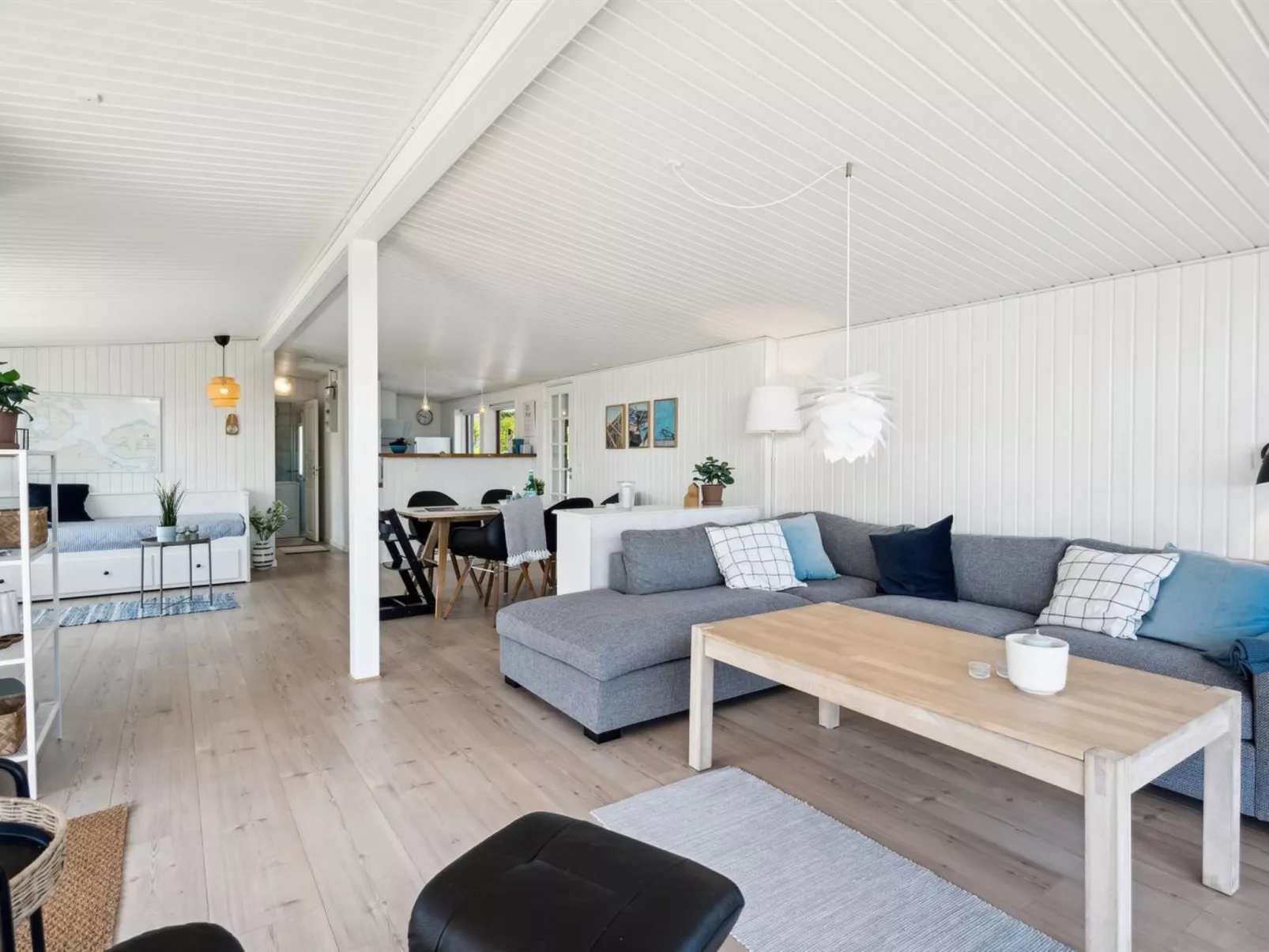 "Fokke" - 450m from the sea-Binnen