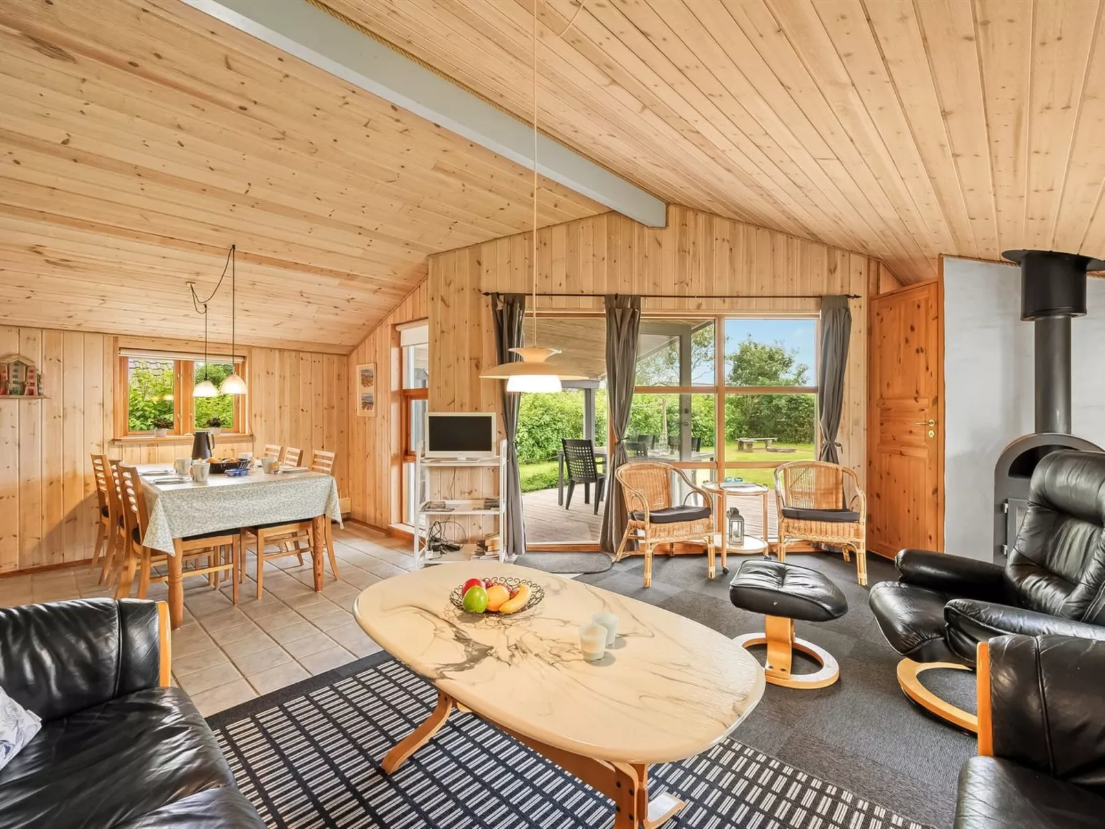 "Åsa" - 500m to the fjord-Binnen