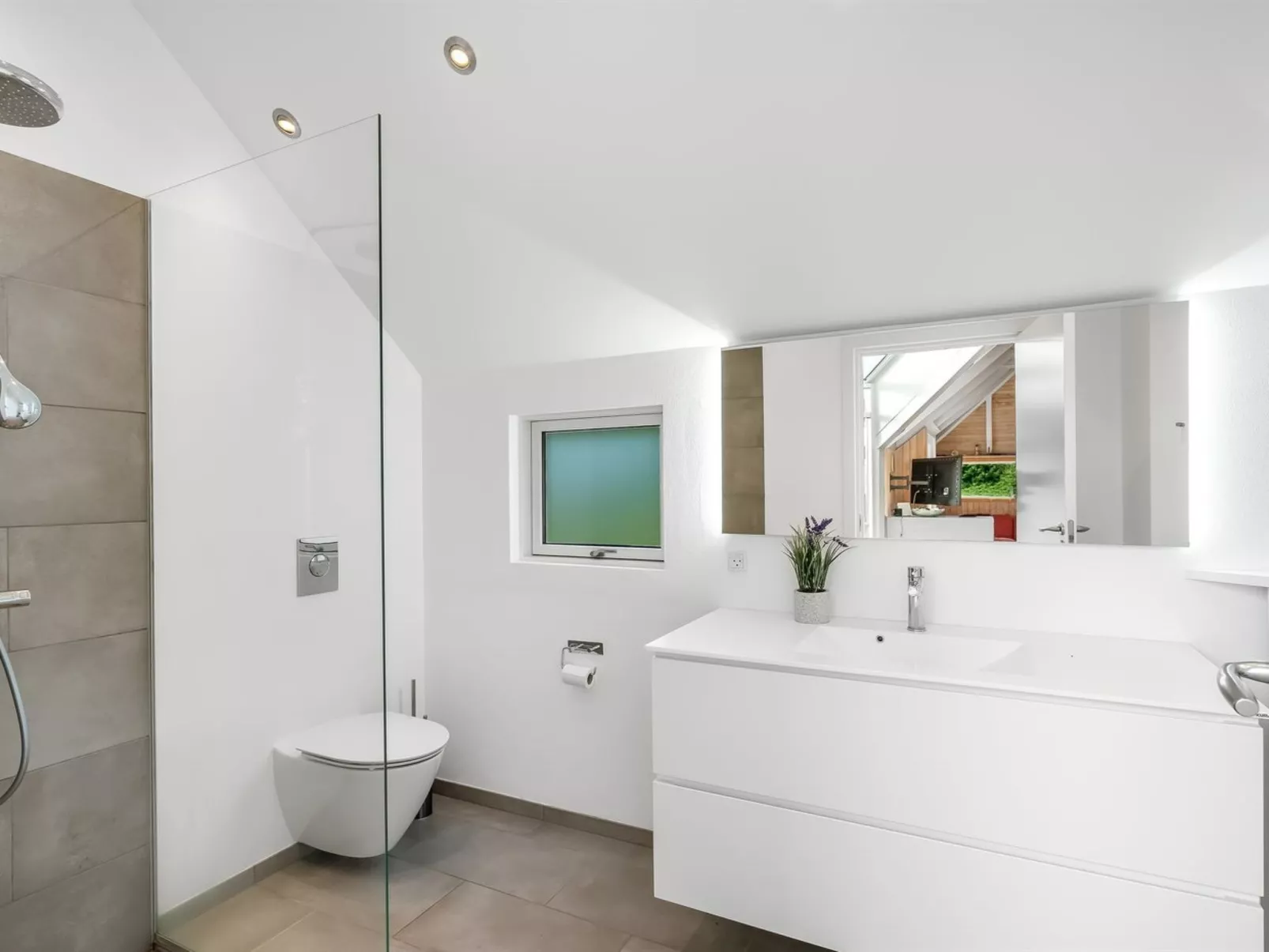 "Elenor" - 1.1km from the sea-Binnen