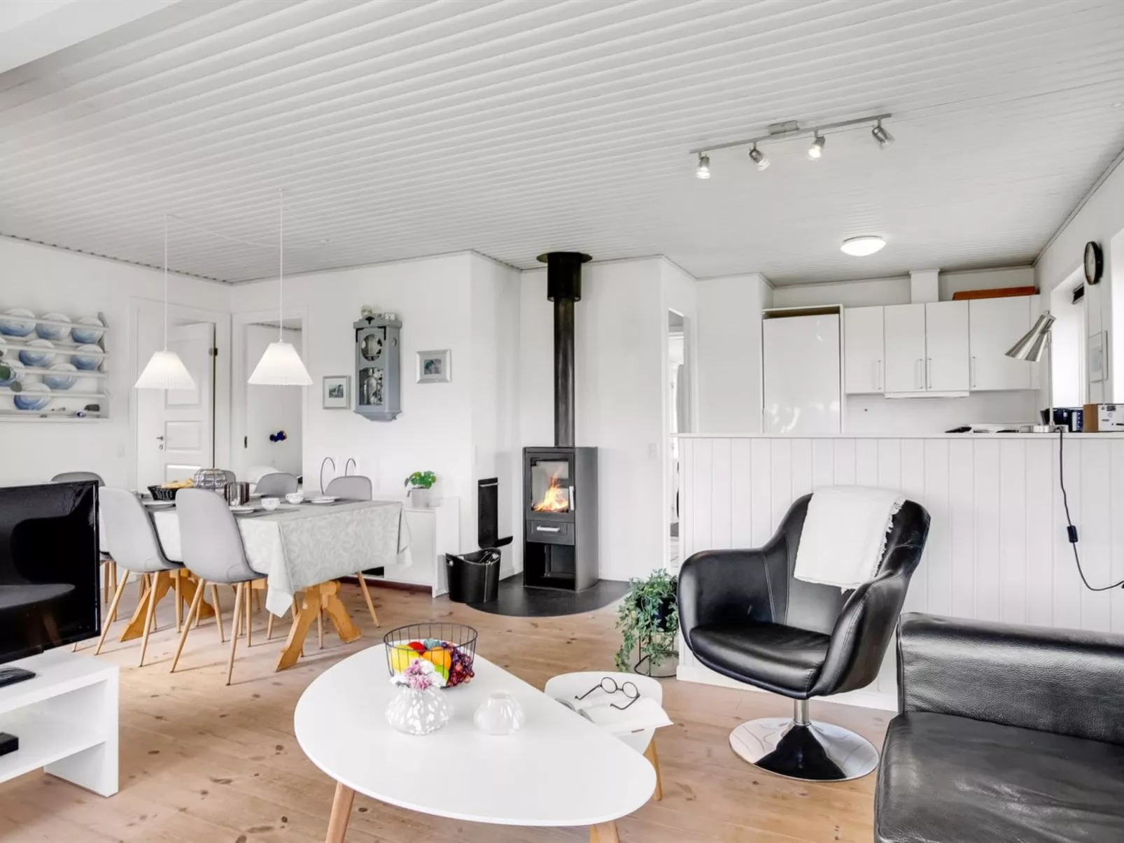 "Hejdi" - 650m from the sea-Binnen