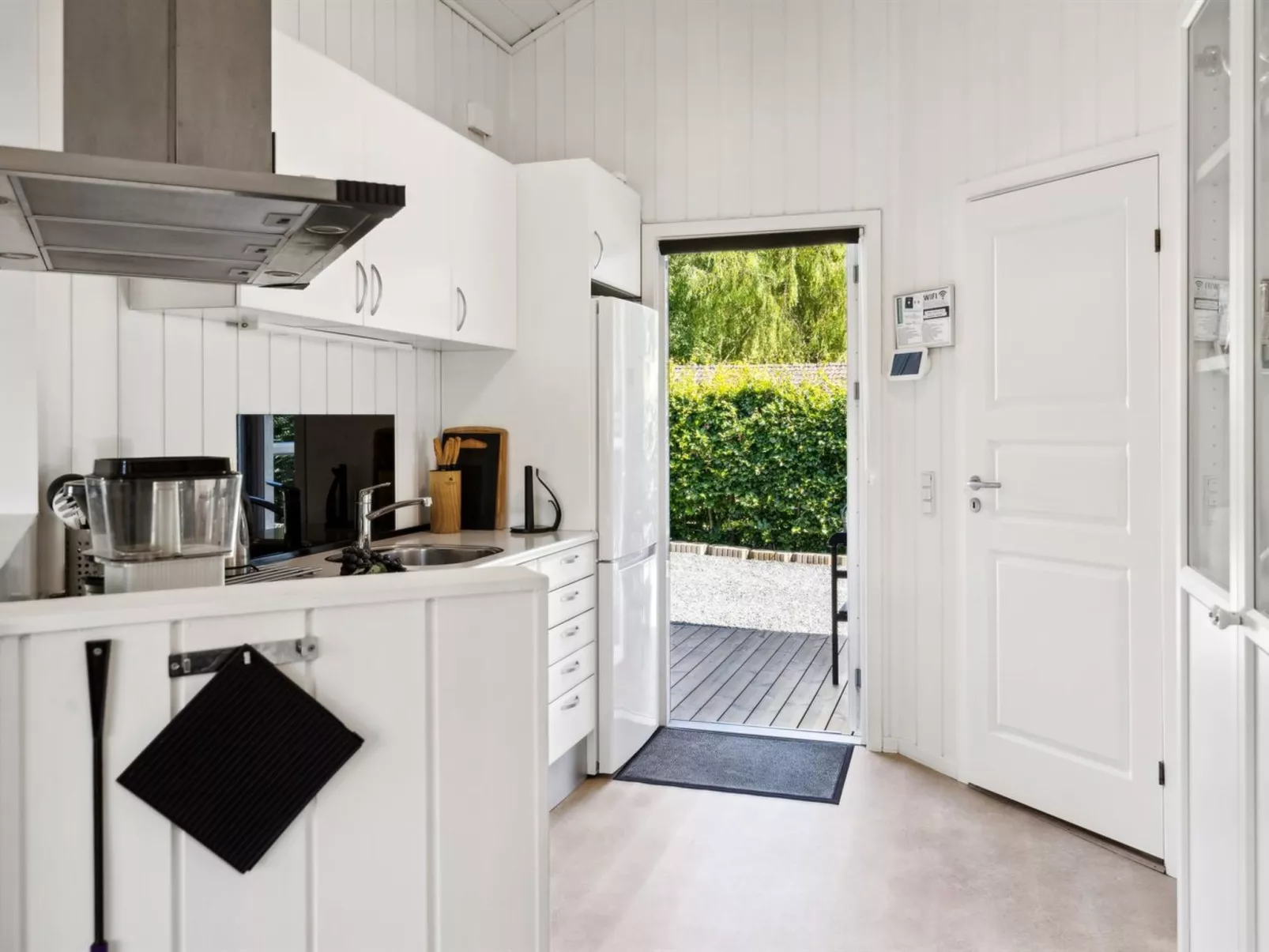 "Enida" - 350m to the fjord-Binnen