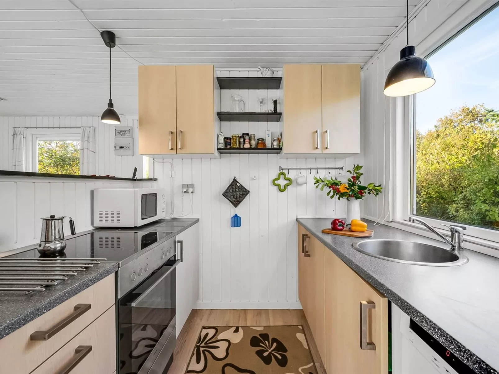 "Pirjo" - 350m to the fjord-Binnen