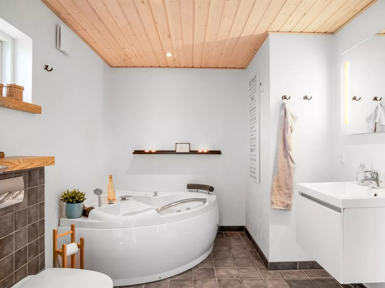 "Nauka" - 400m to the fjord-Binnen