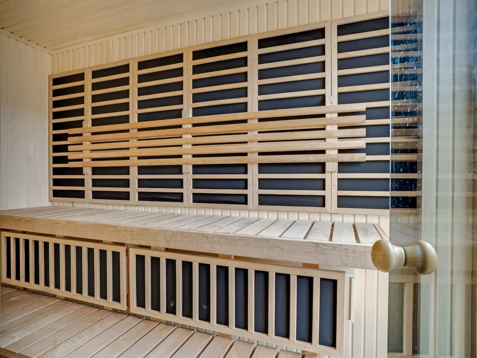 "Elevus" -  from the sea-Binnen