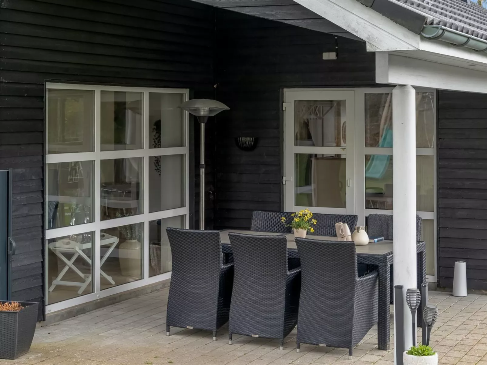 "Maunu" -  from the sea-Buiten