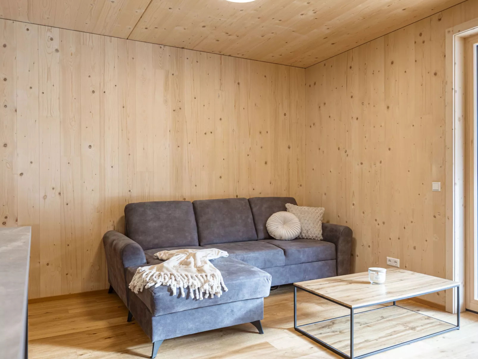 Mit 2 Schlafzimmern & Sauna-Binnen