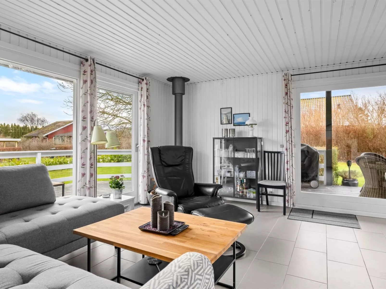 "Bjart" - 150m from the sea-Binnen