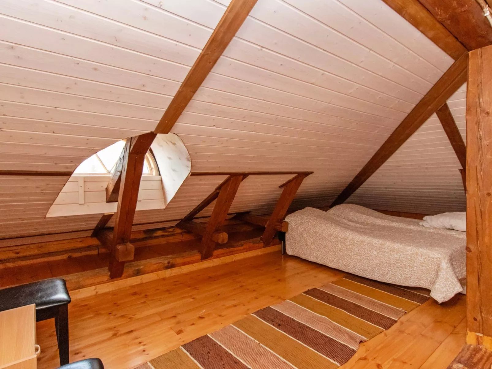 Kaislajärven huvila-Binnen