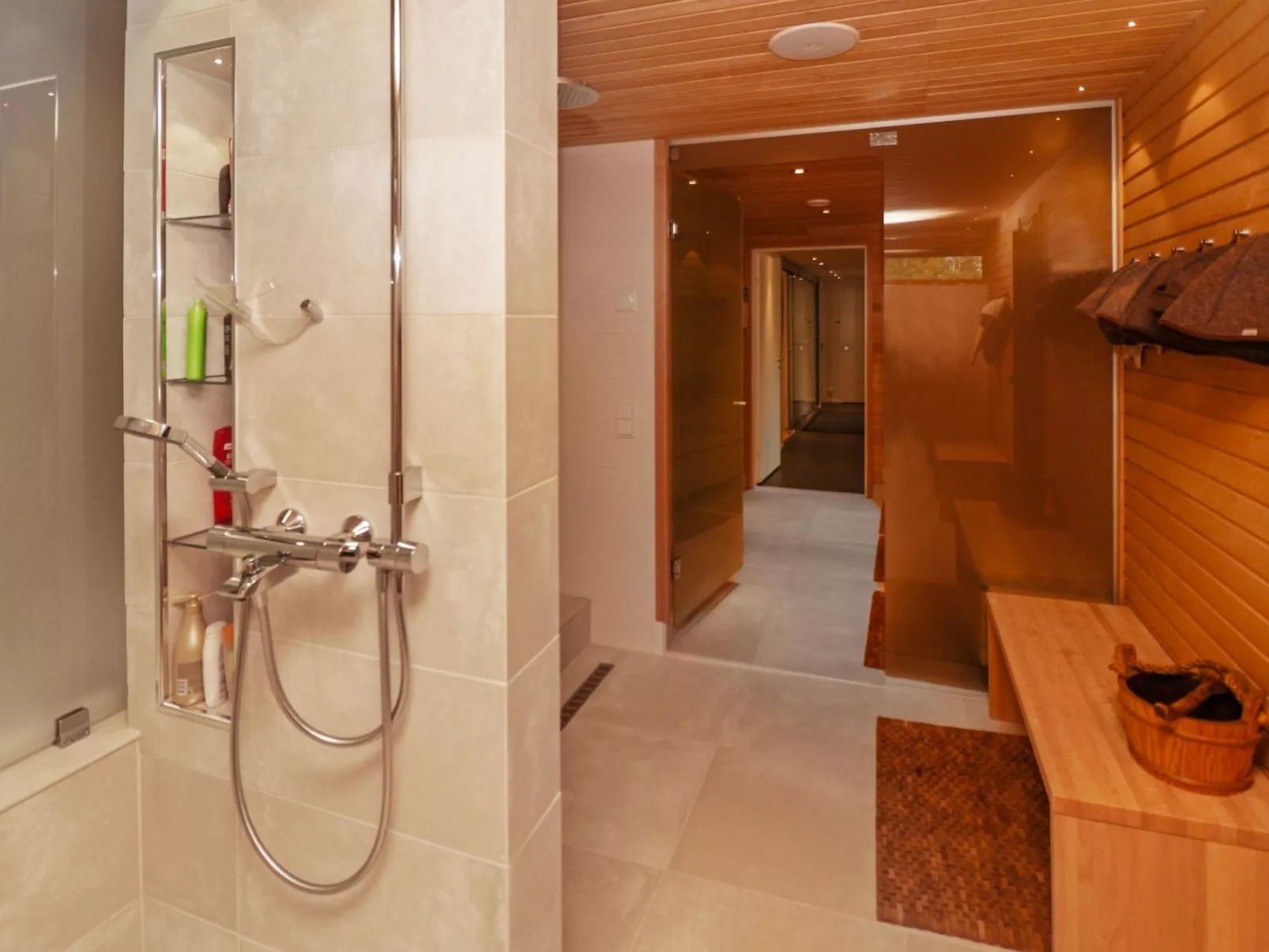 Holy lake chalet a-Binnen