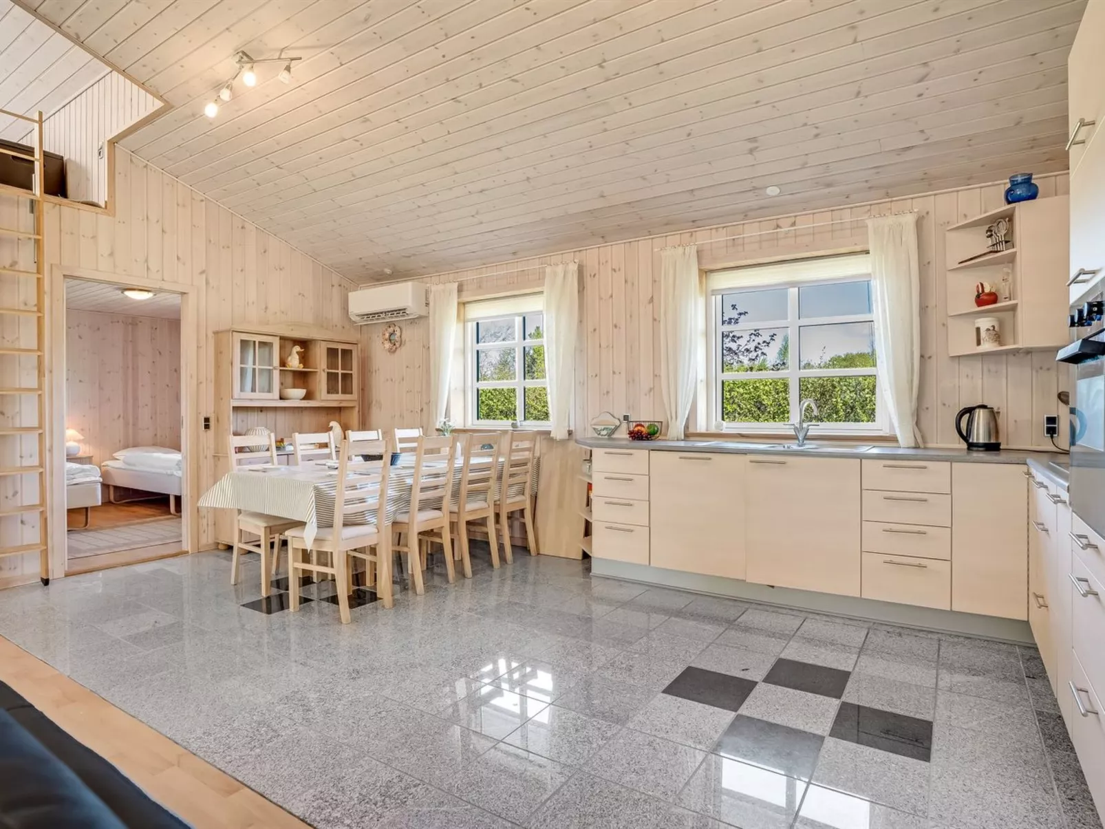 "Elsabet" - 600m to the fjord-Binnen