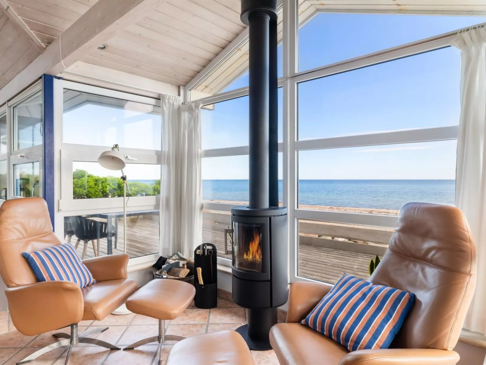 "Amila" - 10m from the sea-Binnen